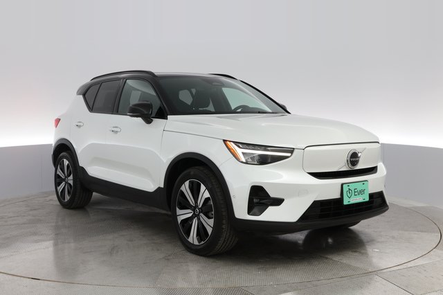 2023 Volvo XC40 Recharge — photo 8 of 26