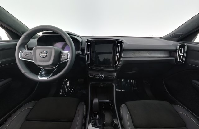 2023 Volvo XC40 Recharge — photo 18 of 26