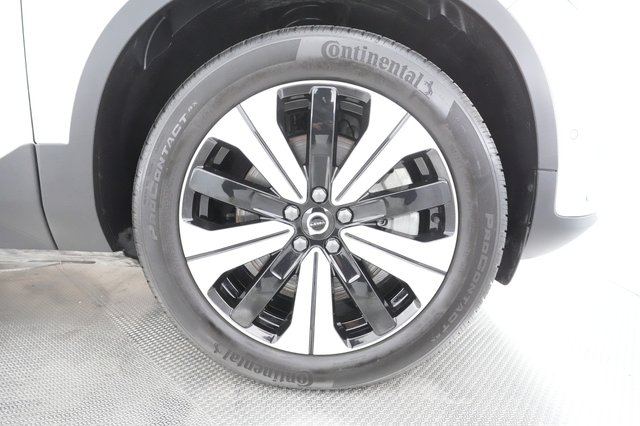 2023 Volvo XC40 Recharge — photo 16 of 26