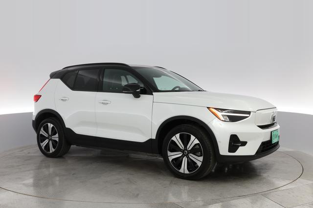 2023 Volvo XC40 Recharge — photo 9 of 26