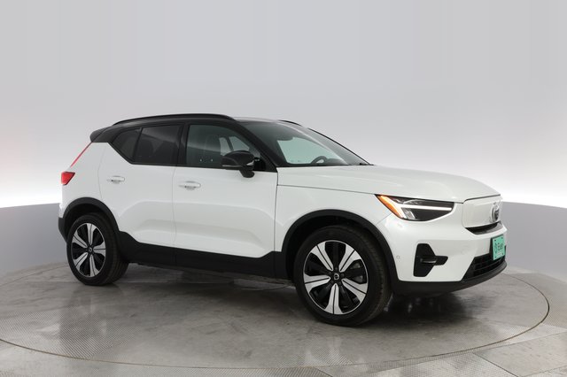 2023 Volvo XC40 Recharge — photo 9 of 26