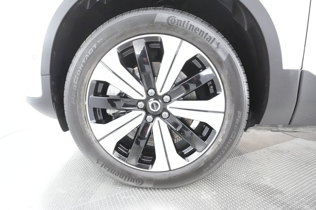 2023 Volvo XC40 Recharge — photo 14 of 26