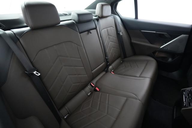 2025 BMW i5 — photo 4 of 23