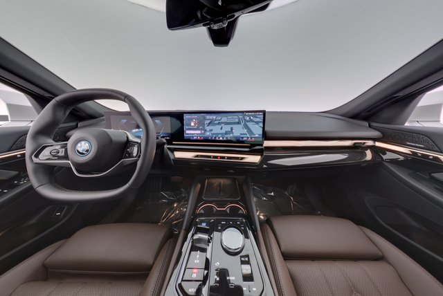 2025 BMW i5 — photo 21 of 23