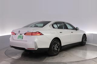 2025 BMW i5 — photo 2 of 23