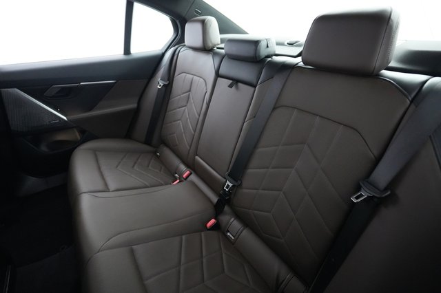 2025 BMW i5 — photo 19 of 23