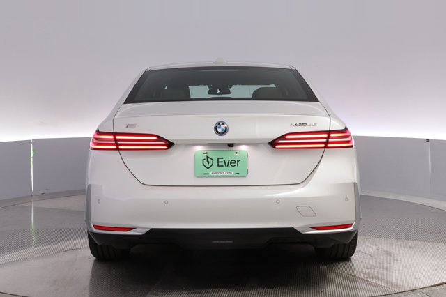2025 BMW i5 — photo 12 of 23