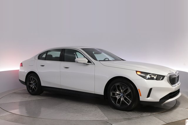 2025 BMW i5 — photo 11 of 23