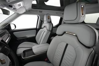 2023 Rivian R1T — photo 3 of 25