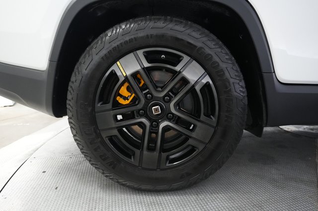 2023 Rivian R1T — photo 17 of 25