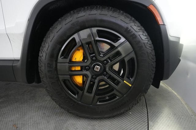 2023 Rivian R1T — photo 16 of 25