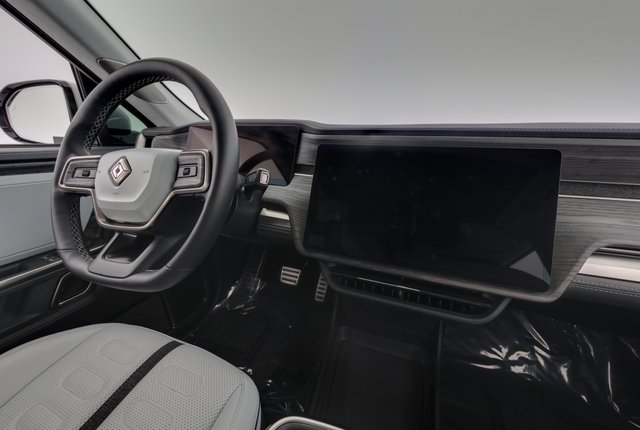 2023 Rivian R1T — photo 20 of 25