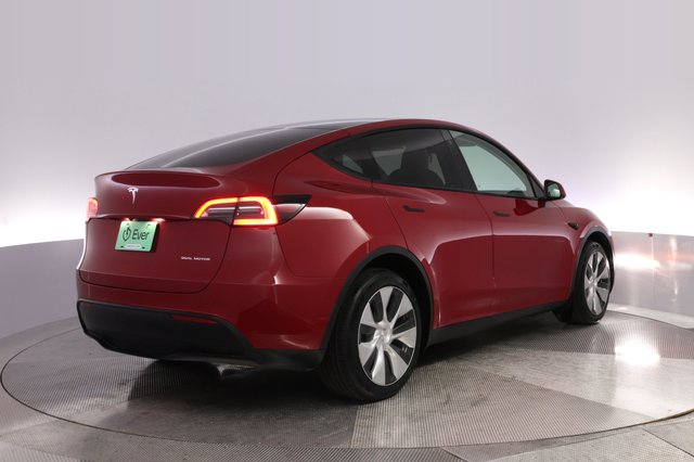 2023 Tesla Model Y — photo 2 of 26