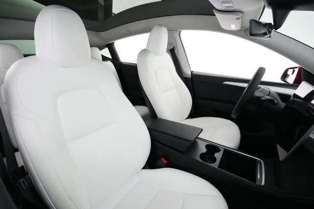 2023 Tesla Model Y — photo 18 of 26