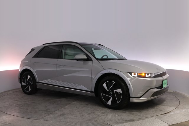 2025 Hyundai IONIQ 5 — photo 11 of 21