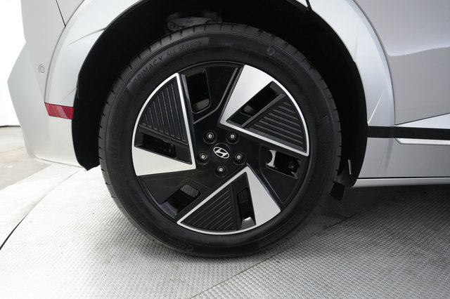 2025 Hyundai IONIQ 5 — photo 17 of 21