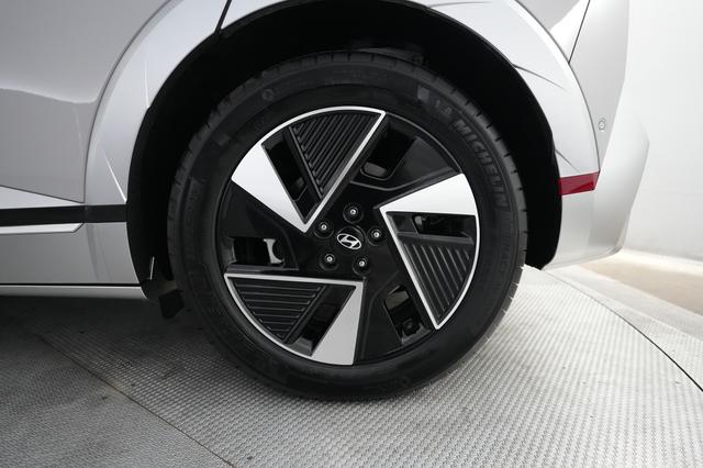 2025 Hyundai IONIQ 5 — photo 7 of 21