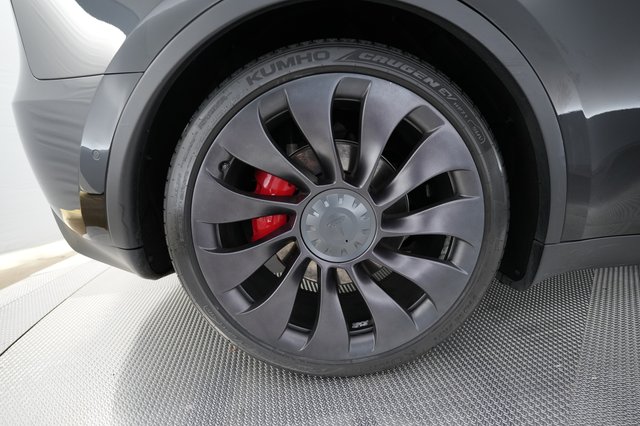 2020 Tesla Model Y — photo 17 of 27