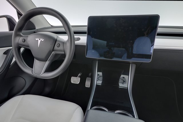 2020 Tesla Model Y — photo 20 of 27