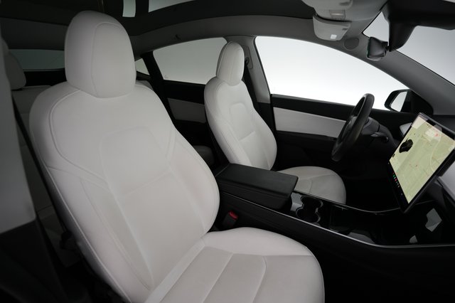 2020 Tesla Model Y — photo 18 of 27