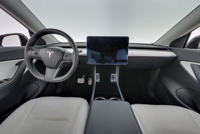 2020 Tesla Model Y — photo 21 of 27