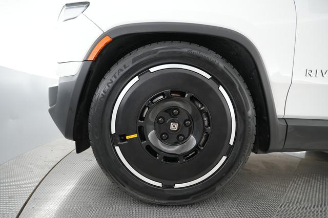 2025 Rivian R1S — photo 7 of 26