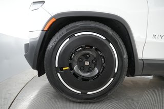 2025 Rivian R1S — photo 7 of 29