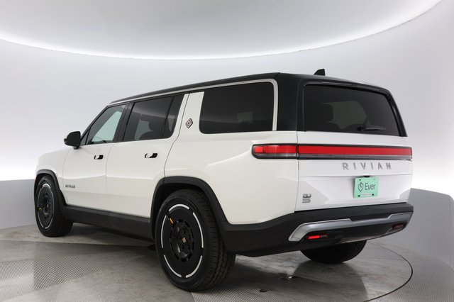 2025 Rivian R1S — photo 13 of 26