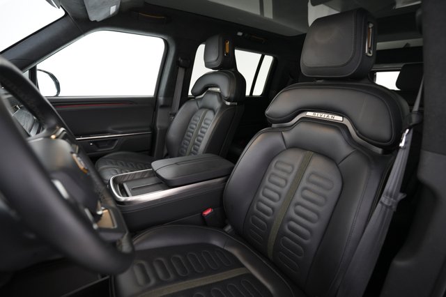 2025 Rivian R1S — photo 3 of 26