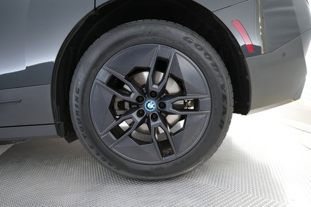 2024 BMW iX — photo 7 of 23