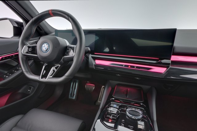 2024 BMW i5 — photo 20 of 23