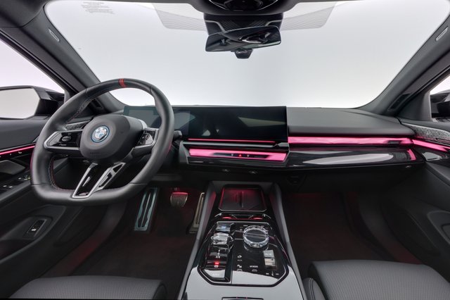 2024 BMW i5 — photo 21 of 23
