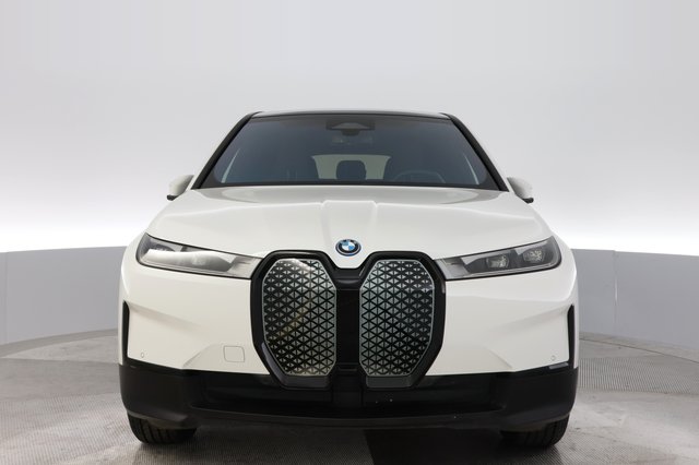 2025 BMW iX — photo 9 of 23