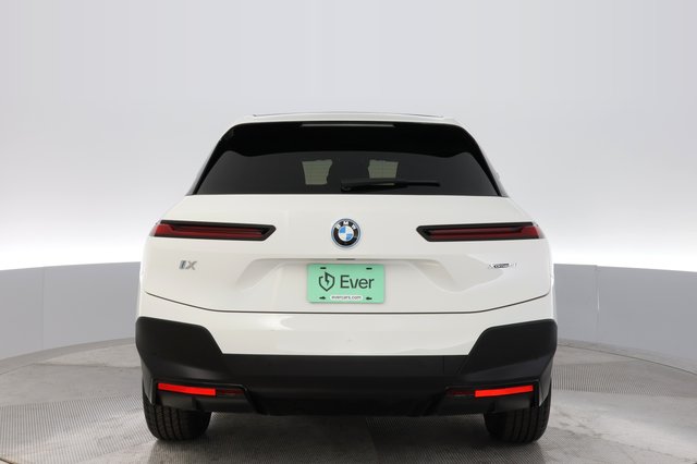 2025 BMW iX — photo 12 of 23