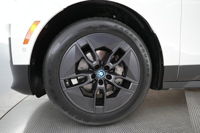 2025 BMW iX — photo 7 of 23