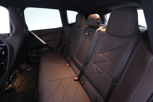 2025 BMW iX — photo 19 of 23