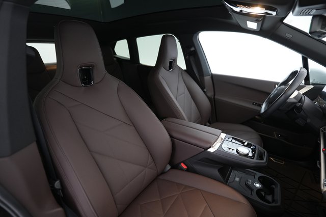2025 BMW iX — photo 18 of 23