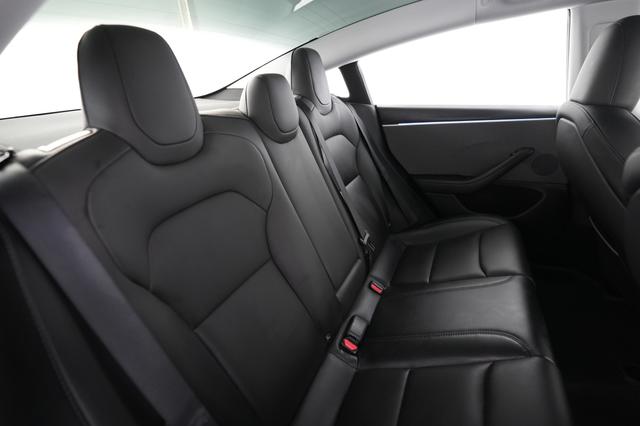 2025 Tesla Model 3 — photo 4 of 24