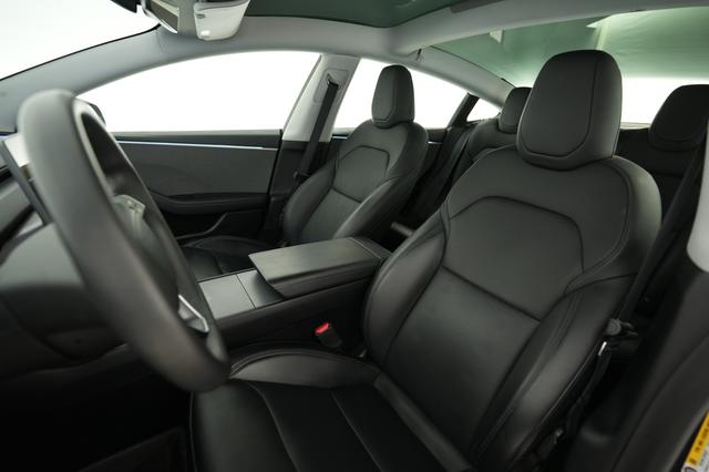 2025 Tesla Model 3 — photo 3 of 24