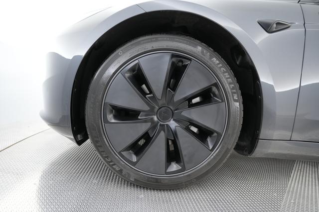 2025 Tesla Model 3 — photo 7 of 24