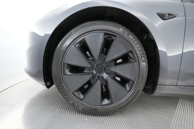 2025 Tesla Model 3 — photo 7 of 24