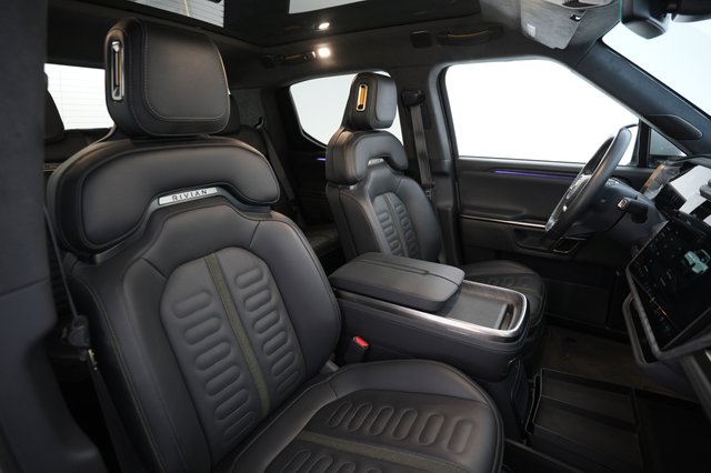 2022 Rivian R1T — photo 18 of 21