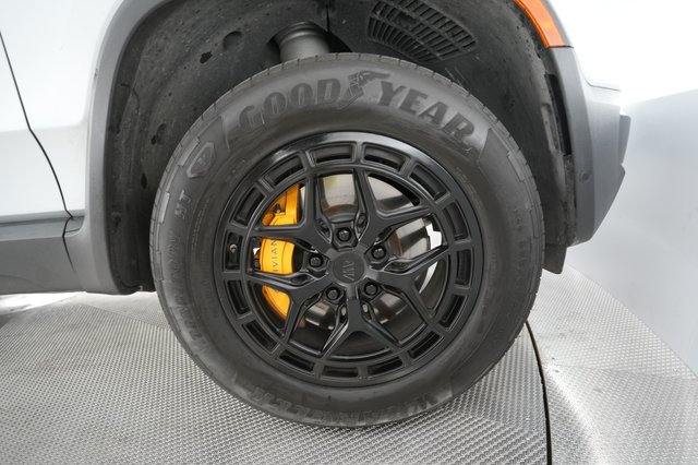 2022 Rivian R1T — photo 17 of 21
