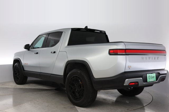 2022 Rivian R1T — photo 13 of 21