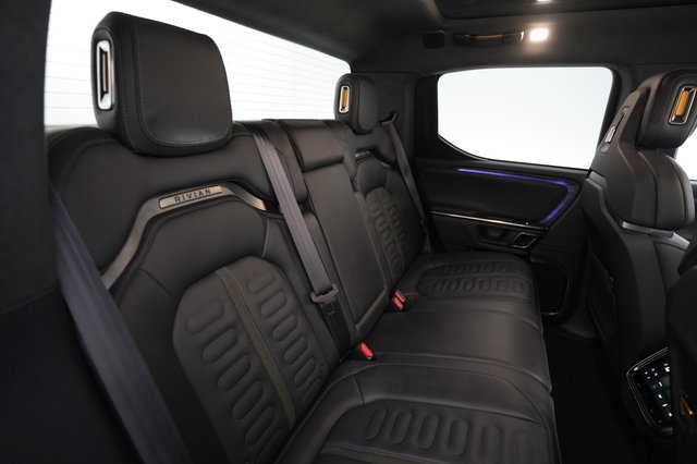 2022 Rivian R1T — photo 4 of 21