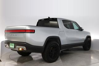 2022 Rivian R1T — photo 2 of 21