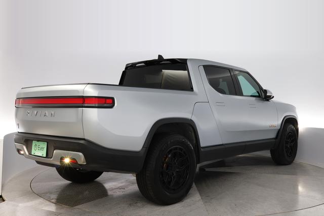 2022 Rivian R1T — photo 2 of 21