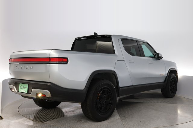 2022 Rivian R1T — photo 2 of 21