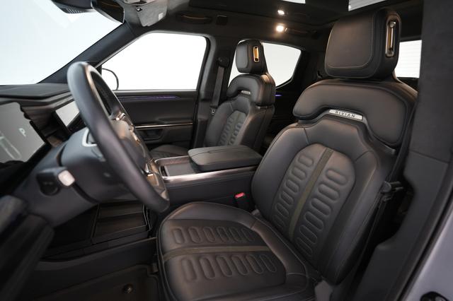 2022 Rivian R1T — photo 3 of 21