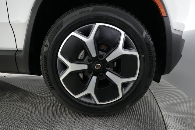 2023 Rivian R1T — photo 16 of 28